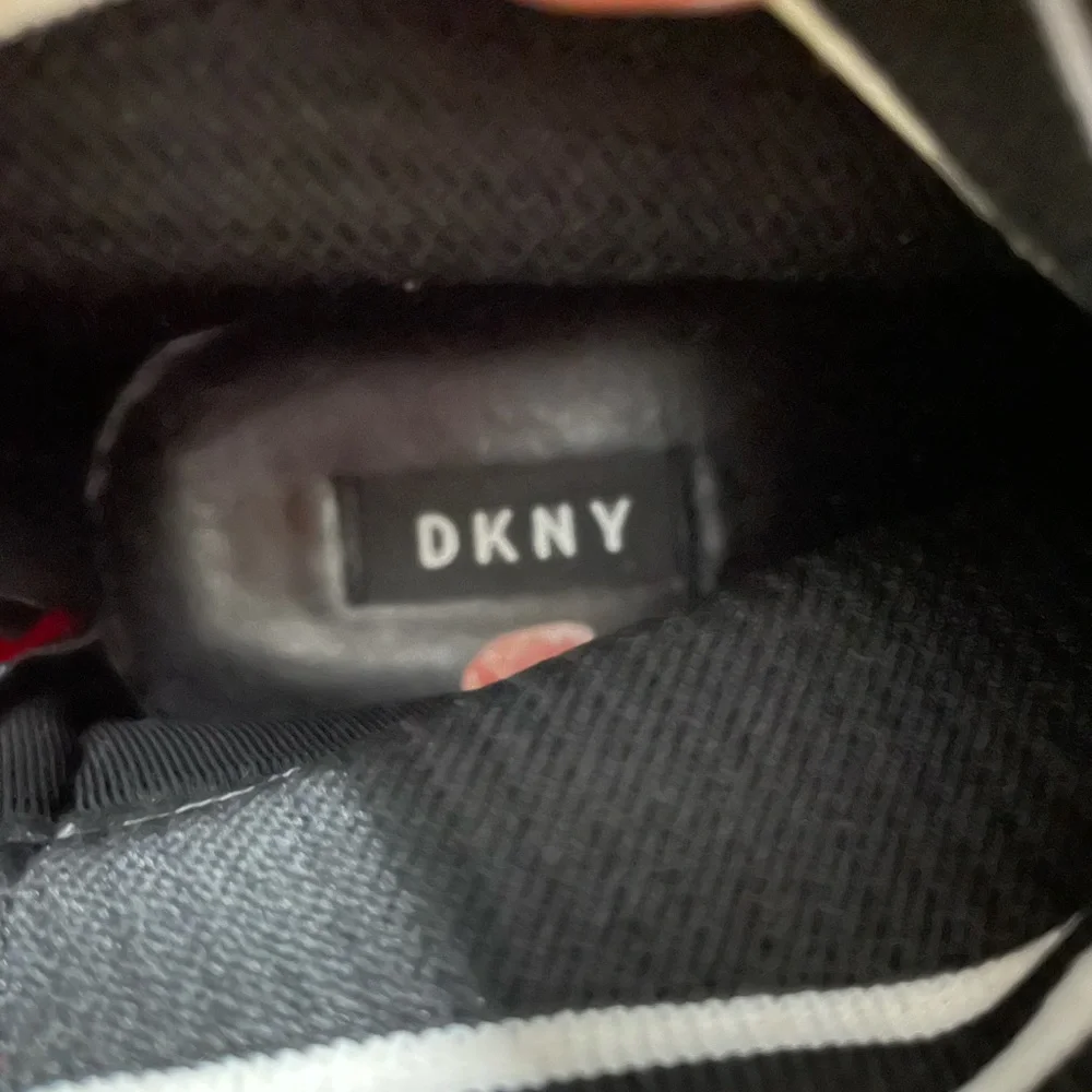 DKNY Marine Black and White Sole Top Sneakers size 6 - Picture 7 of 13